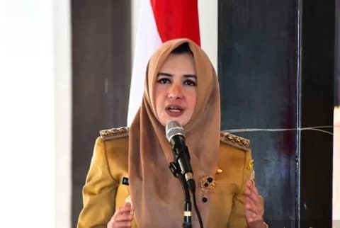 Bupati Pekalongan Fadia Arafiq Tertangkap OTT KPK: Kronologi, Reaksi, dan Dampak Hukum. Gambar: SindoNews