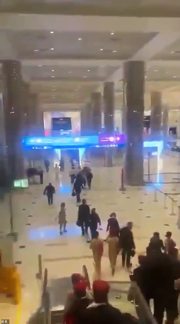 Kepanikan di Bandara Dubai: Kerusakan Ringan, 4 Staf Cedera, dan Penundaan Ratusan Penerbangan. Sumber: DailyMail.co.uk