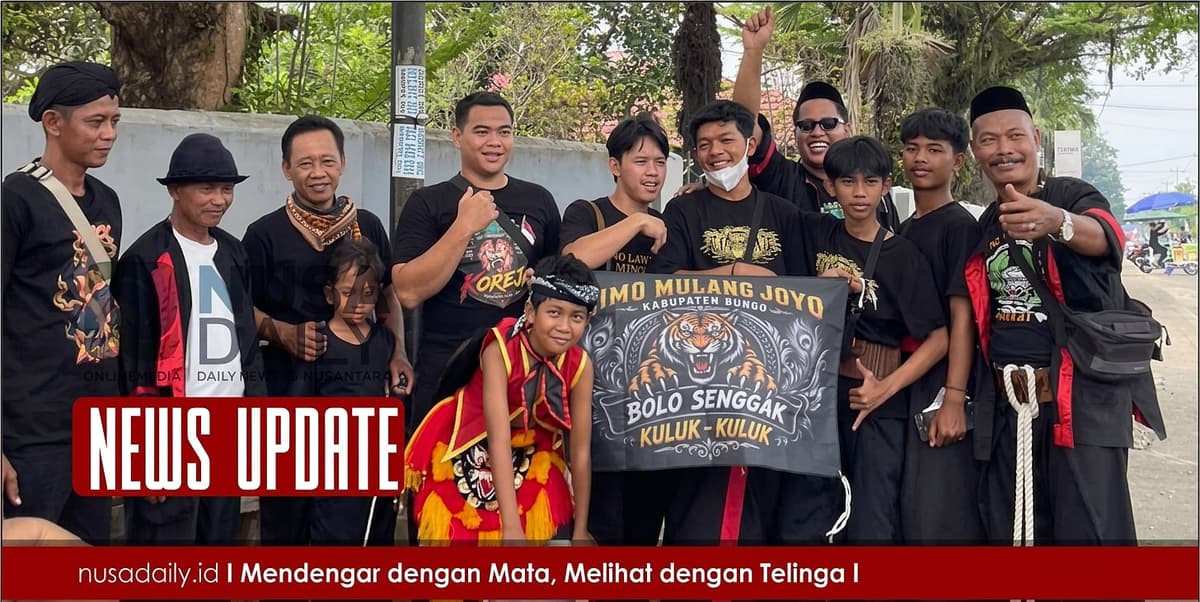 Reog Turun ke Jalan, Simo Mulang Joyo Bungo Bagikan Masker untuk Warga Terdampak Kabut Asap