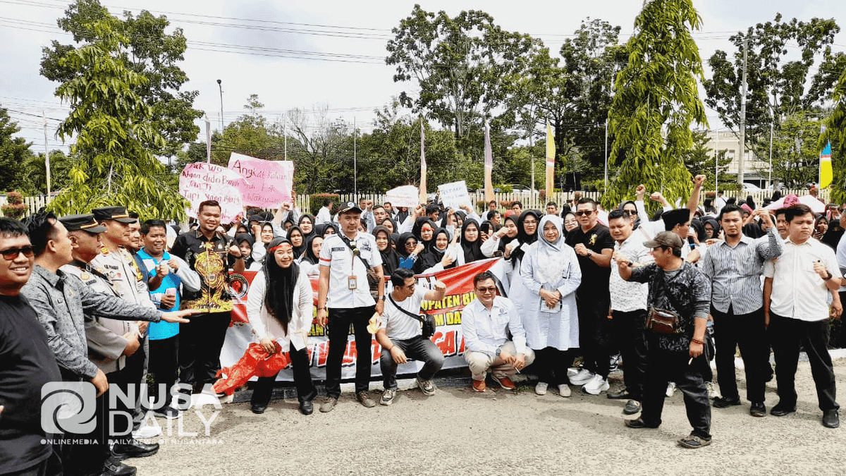 Ribuan Masa Aksi Honorer sambangi Kantor Bupati Bungo, ini Delapa Poin Tuntutannya.