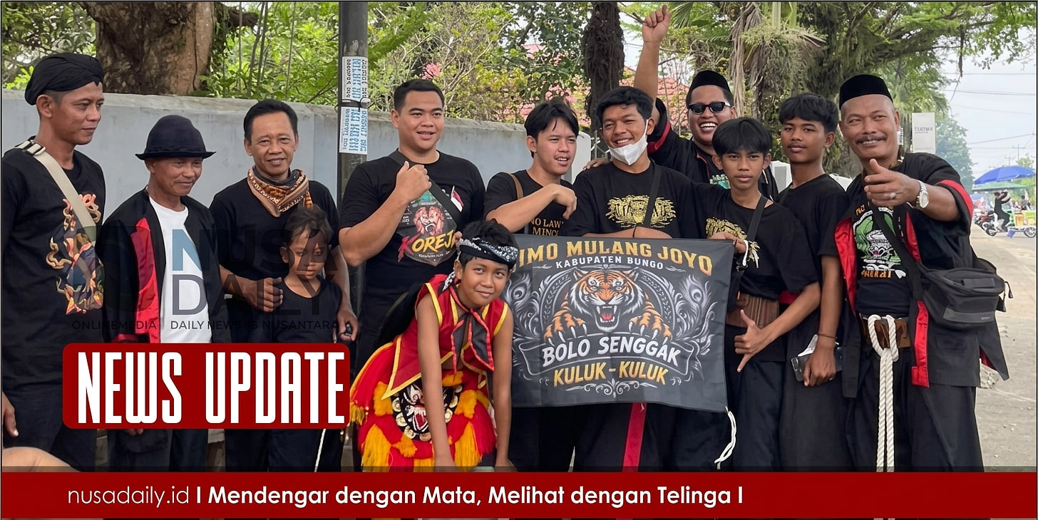 Reog Turun ke Jalan, Simo Mulang Joyo Bungo Bagikan Masker untuk Warga Terdampak Kabut Asap
